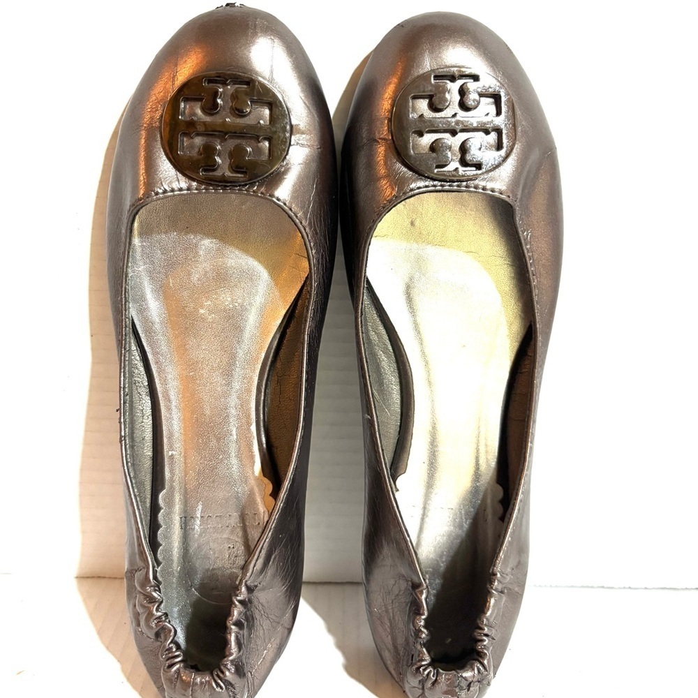 Tory Burch leather ballet flats round toes